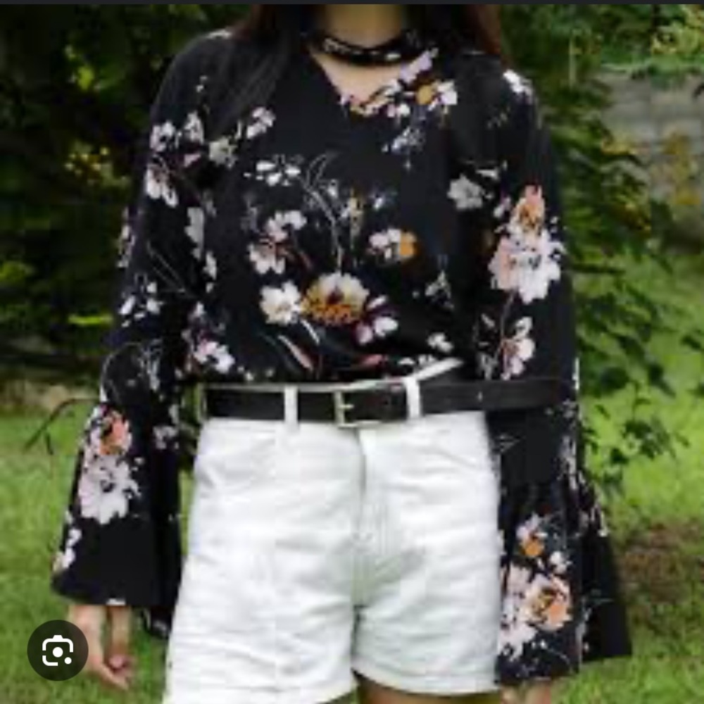 Papillon Blanc Black Floral Top